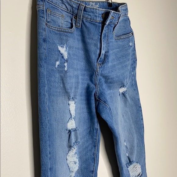 Universal Thread Distressed Jeans. NWOT - Picture 4 of 7